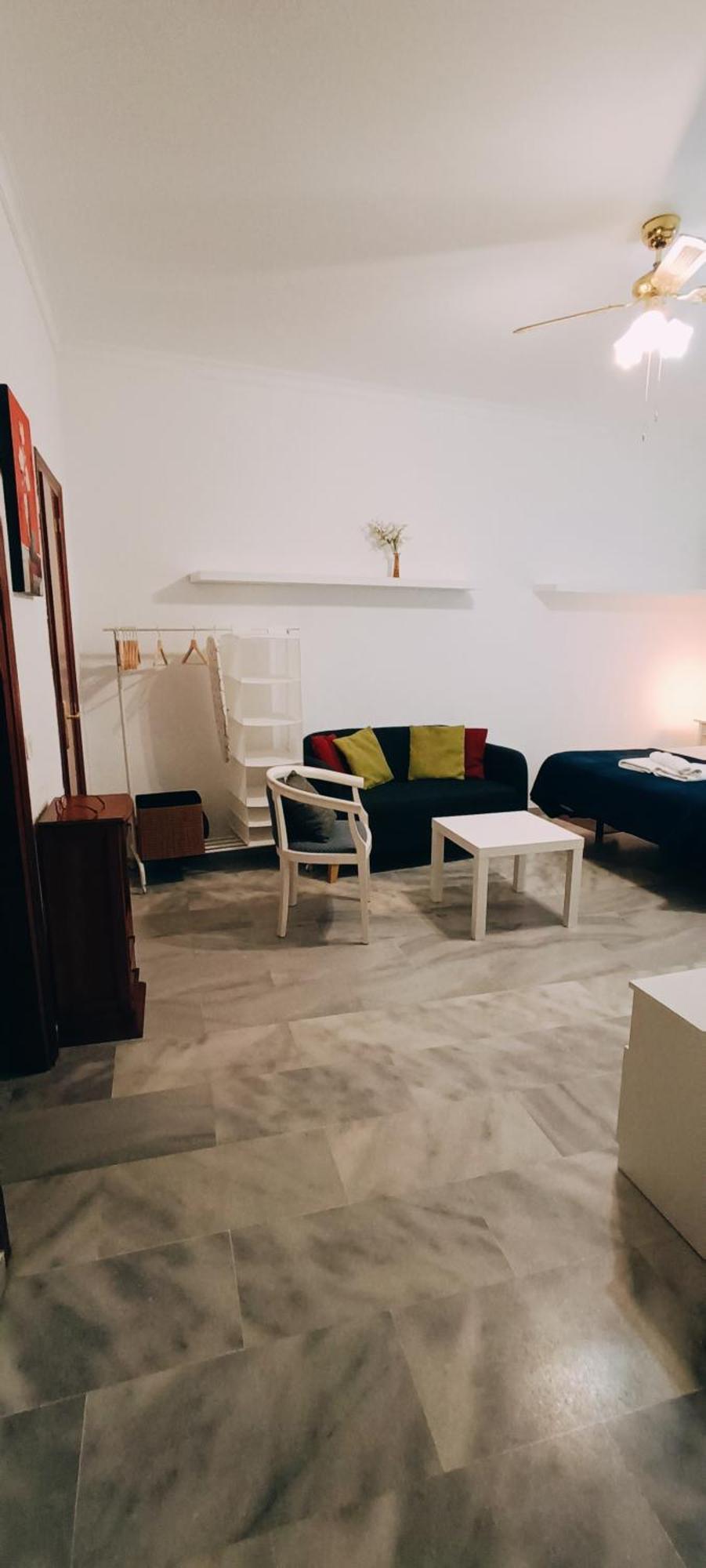 Estudios Santos Малага Екстер'єр фото
